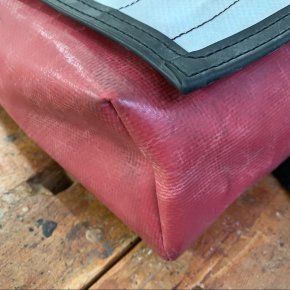 FREITAG Lassie Messenger Bag Unisex Red & White OOAK - Picture 5 of 16